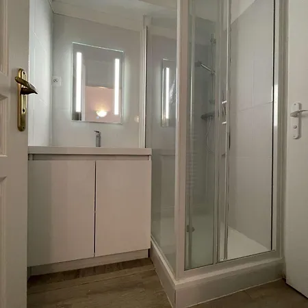 2 Pers Avec Terrasse, Piscine Et Proche Plage, - Fr-1-246-725