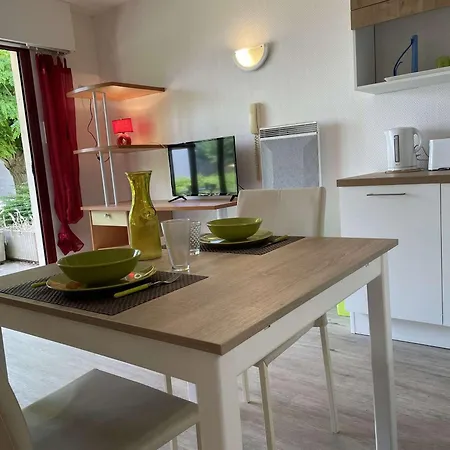 2 Pers Avec Terrasse, Piscine Et Proche Plage, - Fr-1-246-725 *