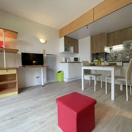 2 Pers Avec Terrasse, Piscine Et Proche Plage, - Fr-1-246-725 *